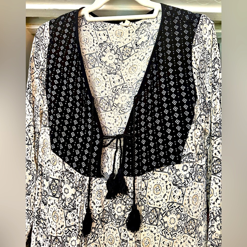 EUC En Creme Long Sleeve High Low Boho Tribal Motif Maxi Dress Size M